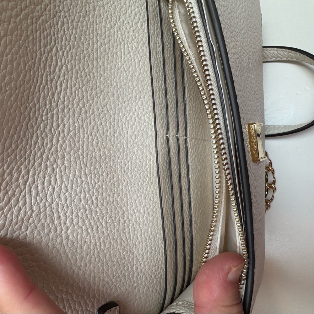 Tory Burch Britten Chain Ivory Pebbled Leather Chain Crossbody - open to offers - Picture 4 of 5